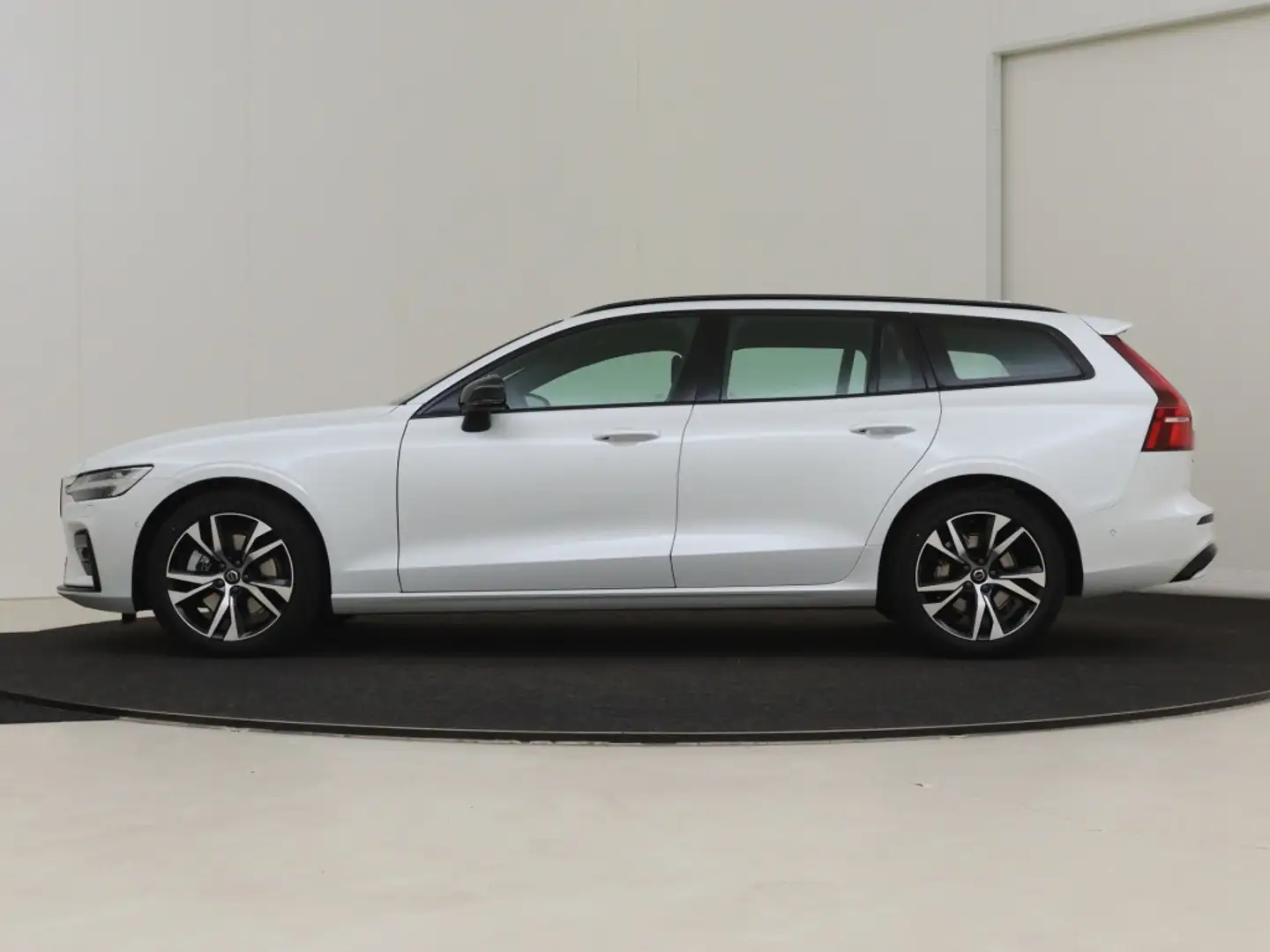 Volvo V60 2.0 B4 Plus Dark | Trekhaak | Schuif-/Kanteldak | Wit - 2