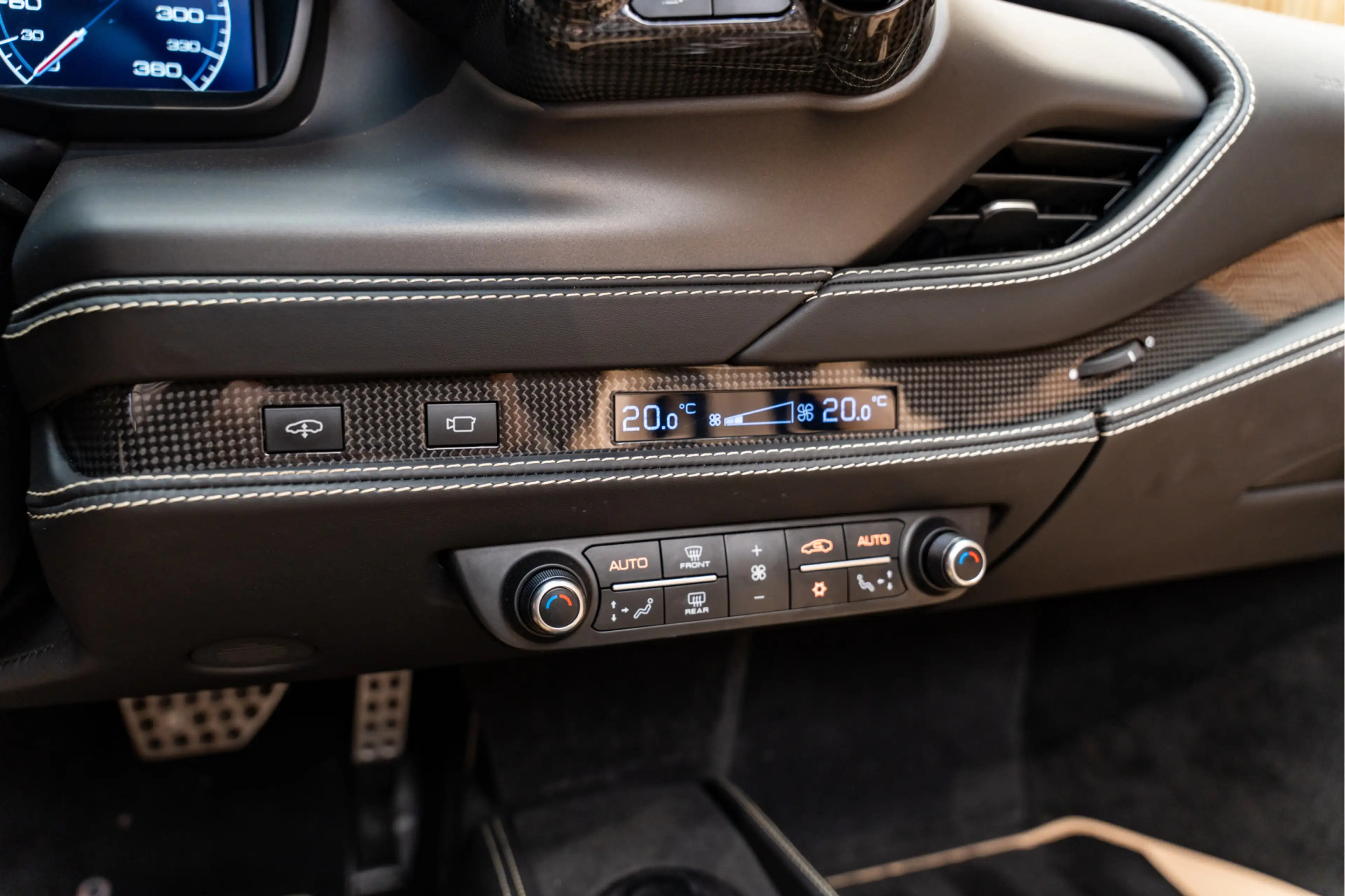 Ferrari F8 Spider 3.9 V8 Lift Carbon Seats Novitec Akrapovic Carbon — photo 36