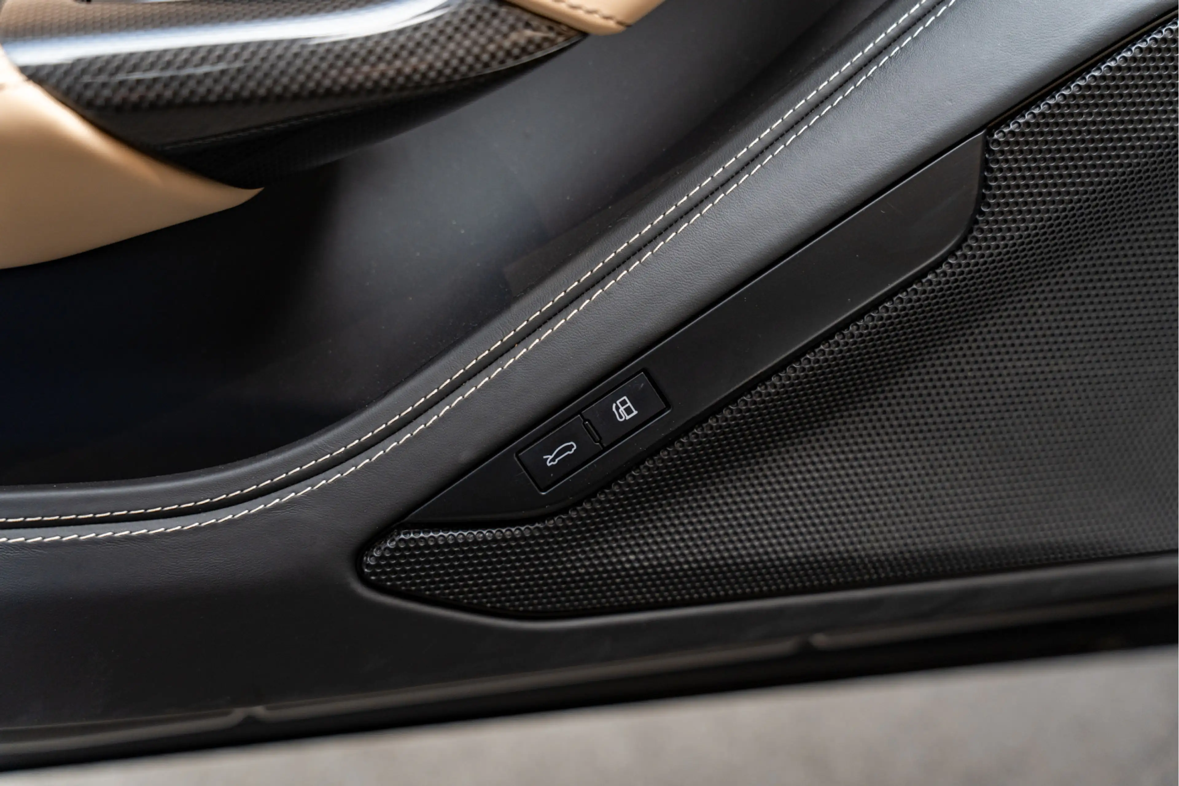 Ferrari F8 Spider 3.9 V8 Lift Carbon Seats Novitec Akrapovic Carbon — photo 29