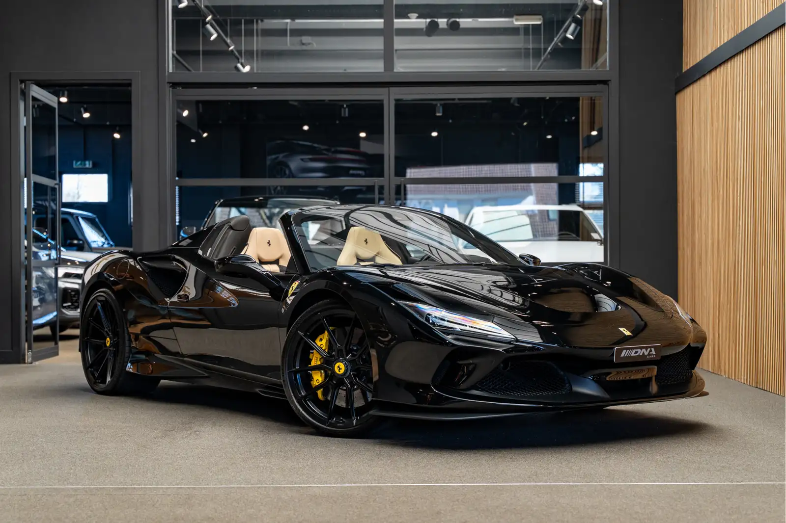 Ferrari 3.9 V8 Lift Carbon Seats Novitec Akrapovic Carbon