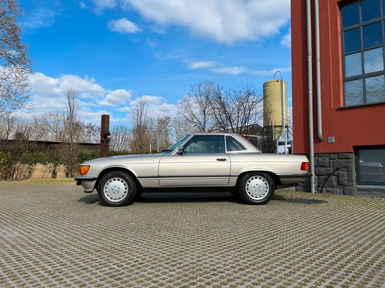 Mercedes-Benz 560 SL, foto 2