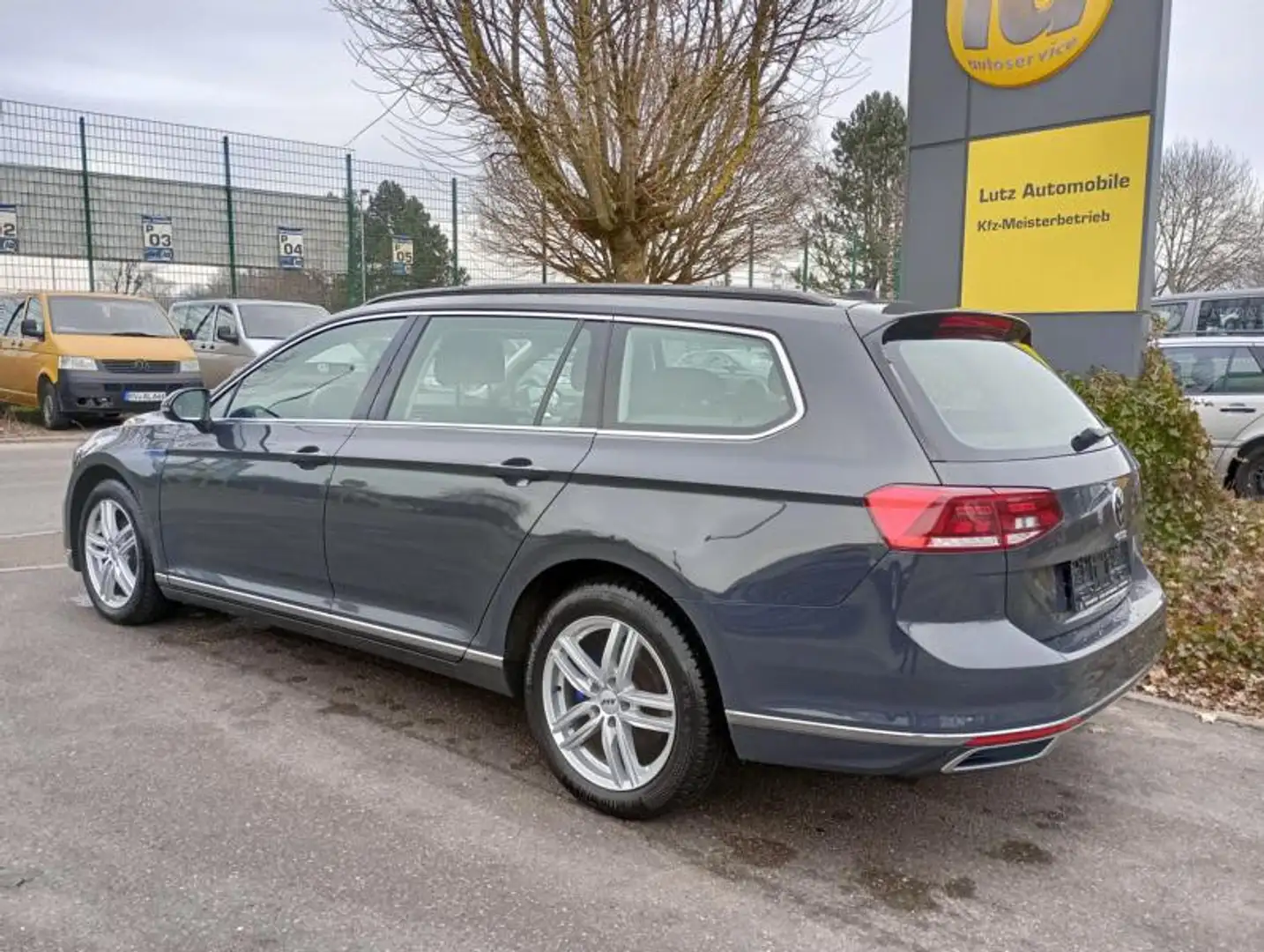 Volkswagen Passat Variant GTE Plug-In Hybrid Grau - 2