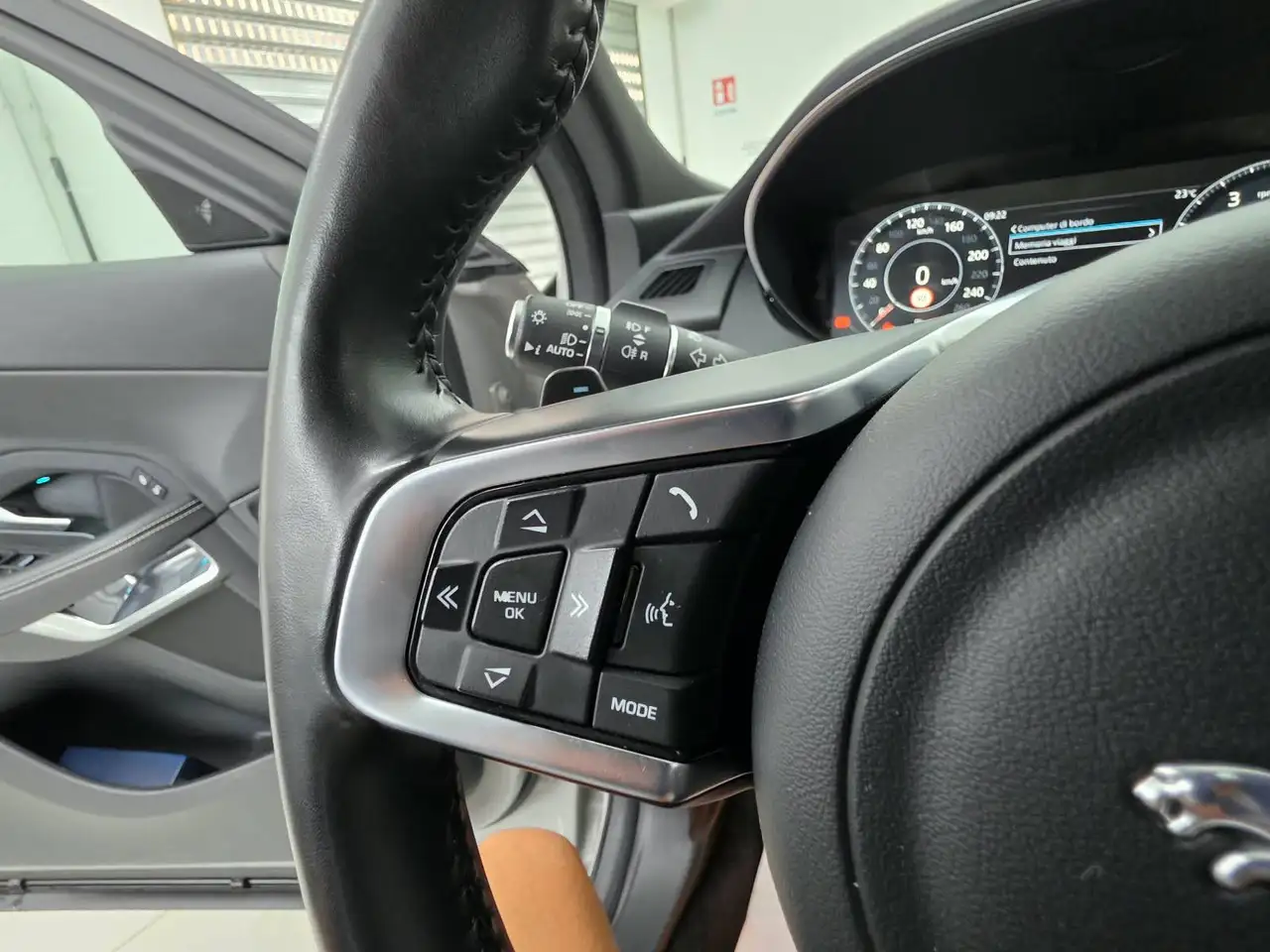 Jaguar E-Pace 2.0 i4 R-Dynamic HSE awd 200cv auto, миниатюра 18
