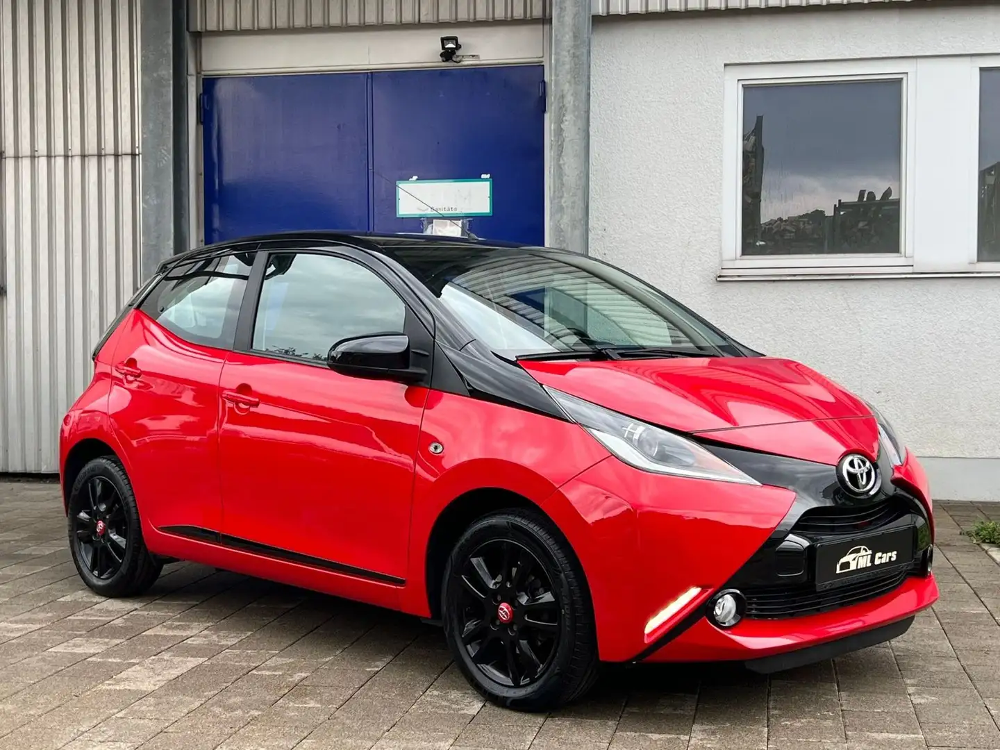 Toyota Aygo AYGO x-play Rot - 1