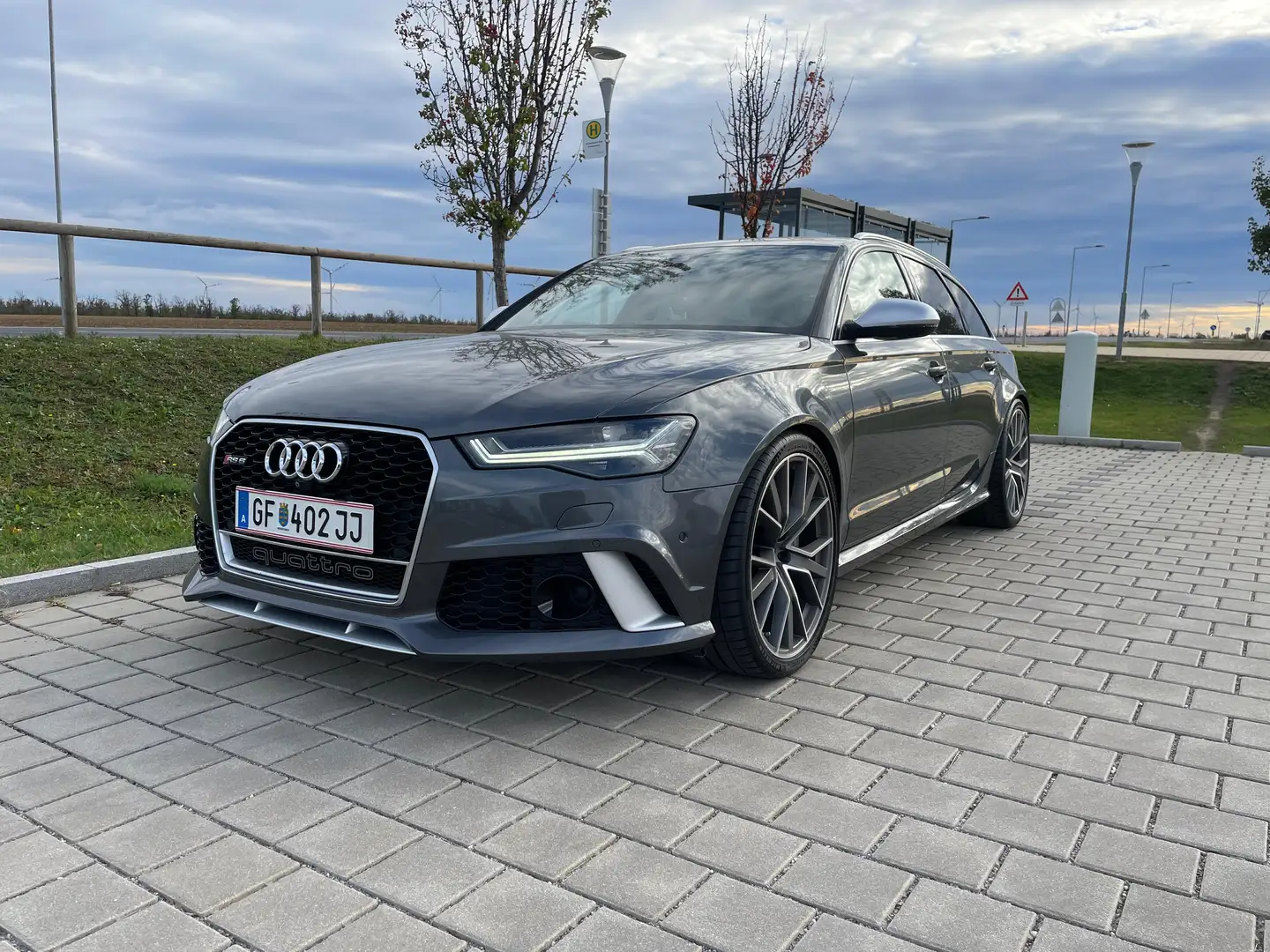 Audi RS6 RS6 Avant performance 4,0 TFSI COD tiptronic COD Grau - 1