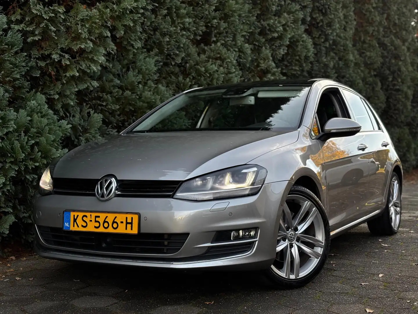 Volkswagen Golf 1.4 TSI Highline | Pano | Massage | Stoelverwarmin Gris - 1