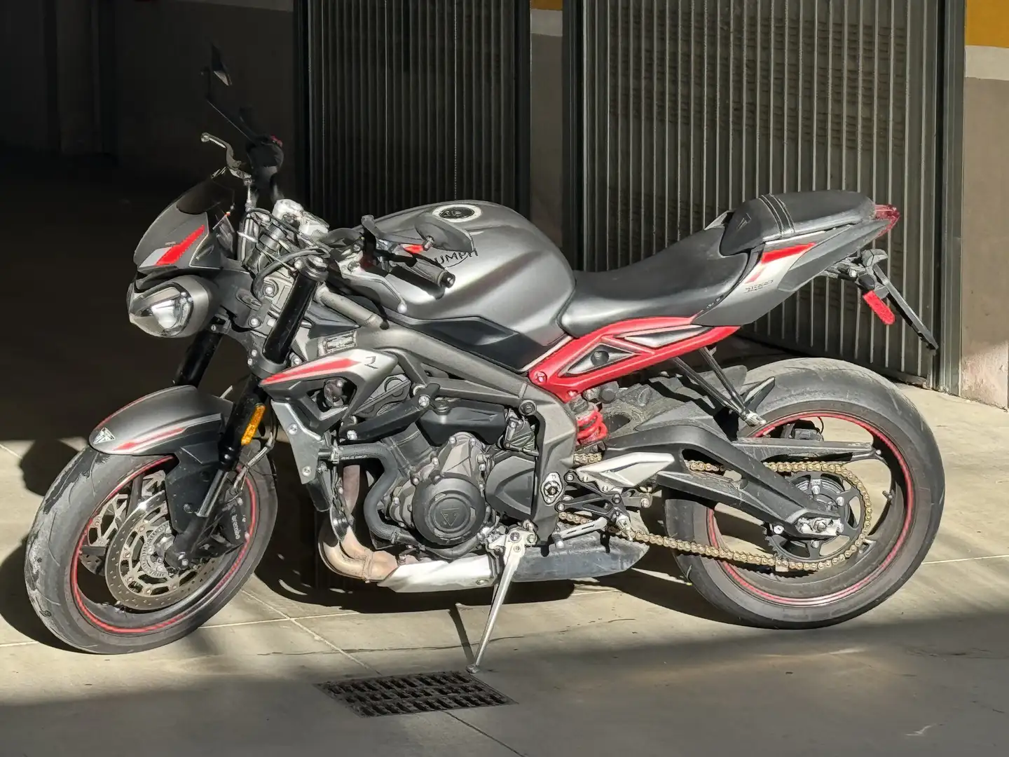 Triumph Street Triple R - 2