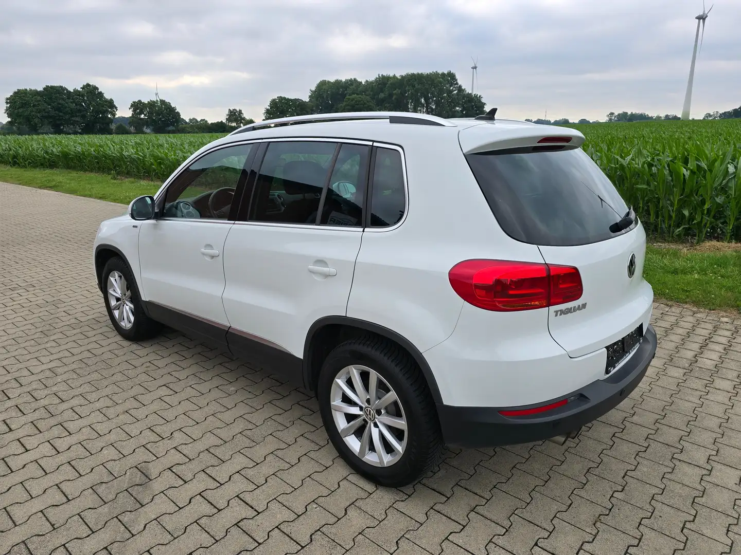 Volkswagen Tiguan Lounge Sport  & Style BMT Alu Kamera SHZ Wit - 2