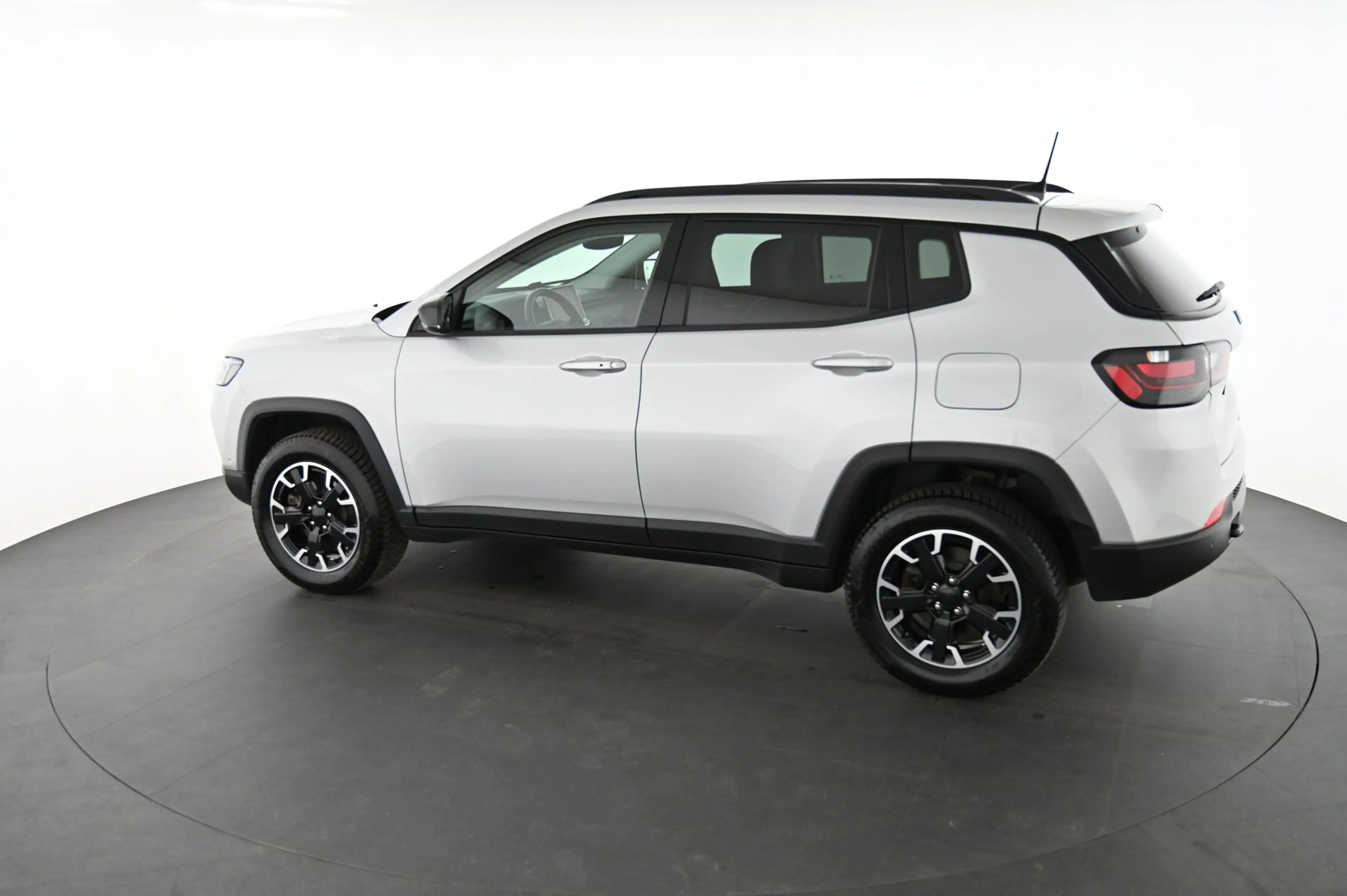 Jeep Compass van 1.3 4XE 240 TRAILHAWK AUTO 4X4 Pickerl NEU — photo 7