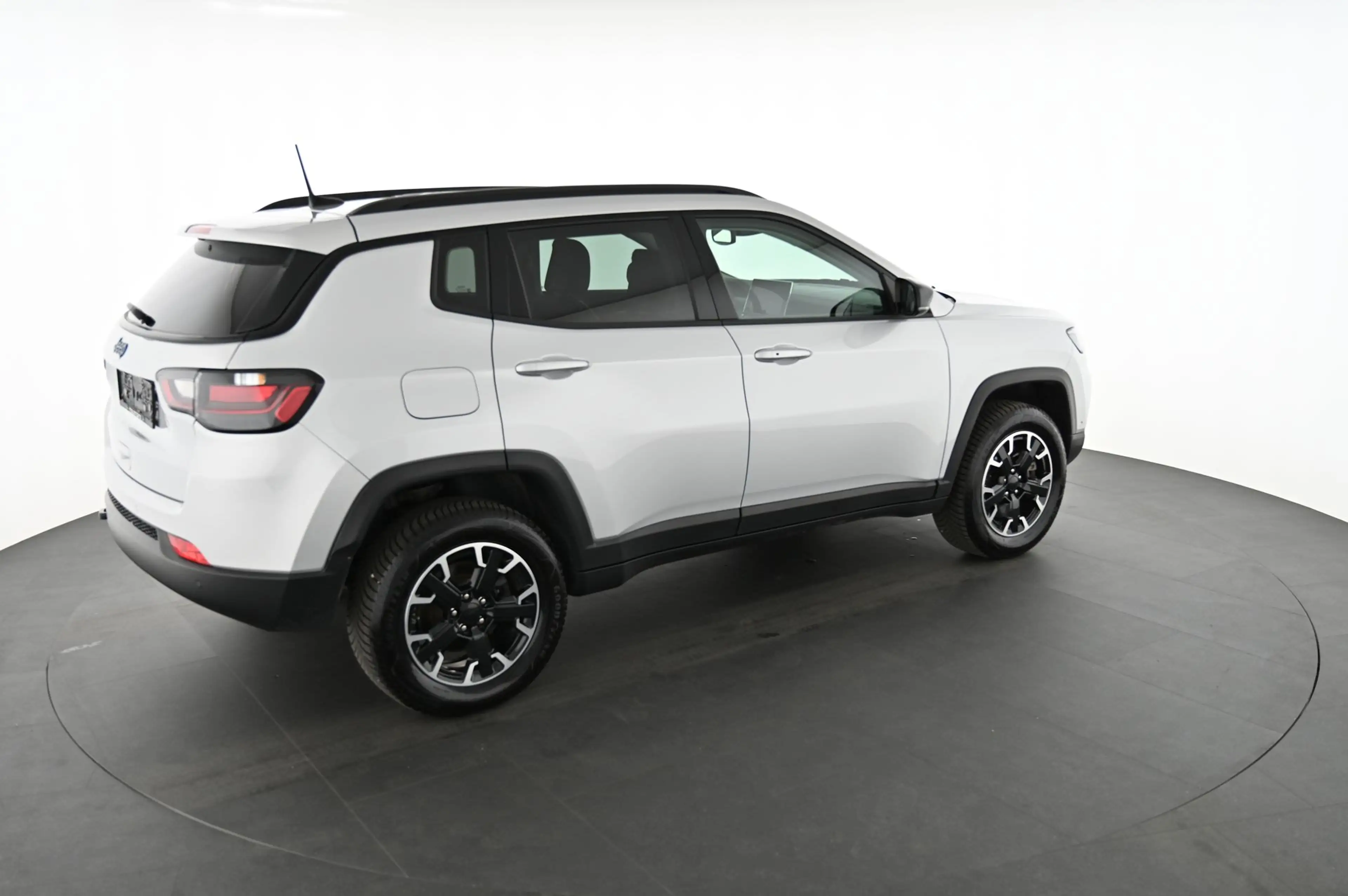 Jeep Compass van 1.3 4XE 240 TRAILHAWK AUTO 4X4 Pickerl NEU — photo 4