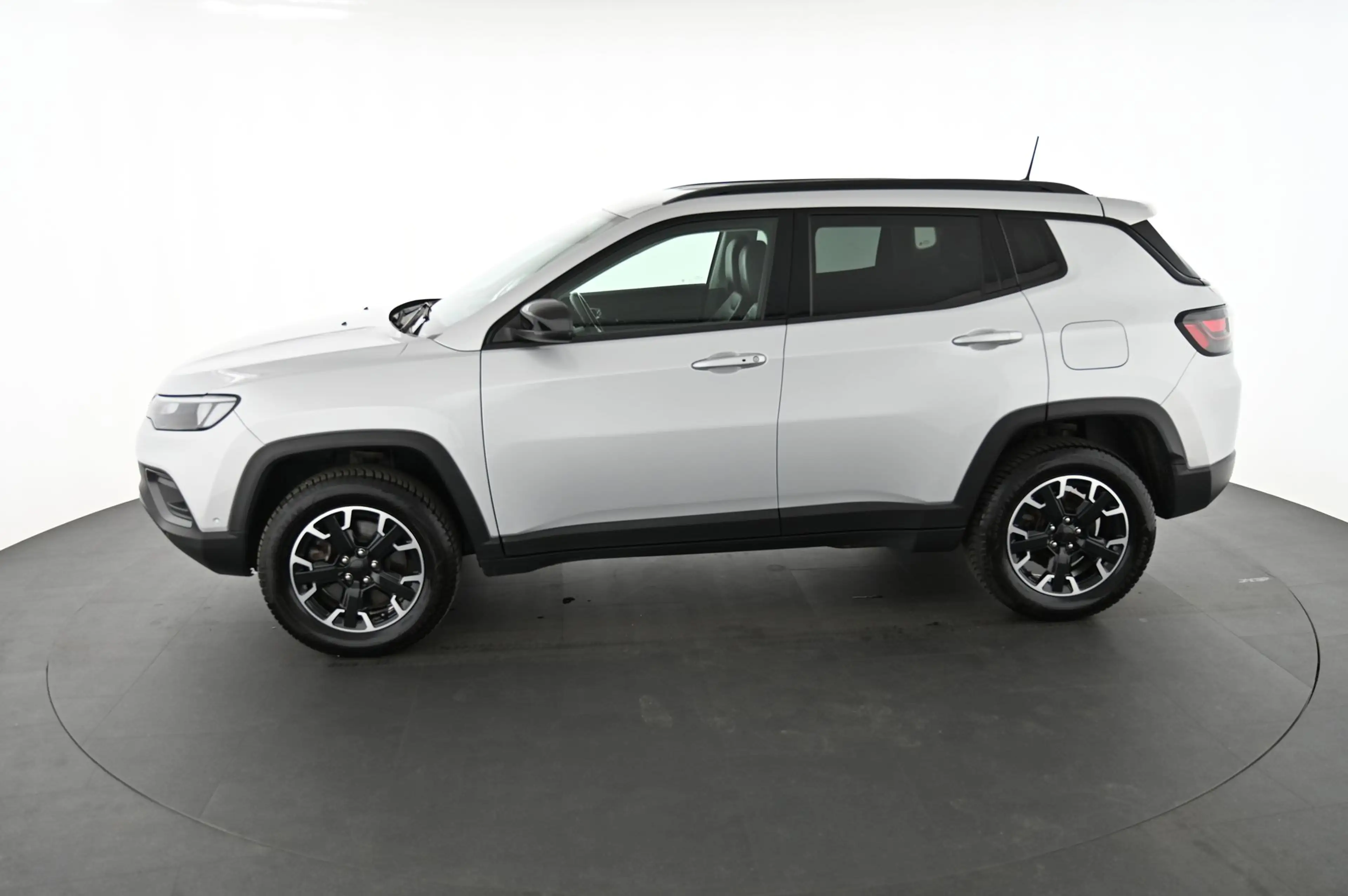 Jeep Compass van 1.3 4XE 240 TRAILHAWK AUTO 4X4 Pickerl NEU — photo 5