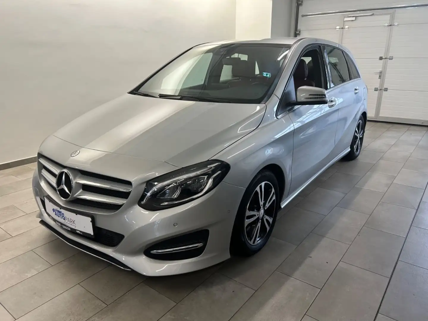 Mercedes-Benz B 180 *Navi *Leder *LED * Silber - 1