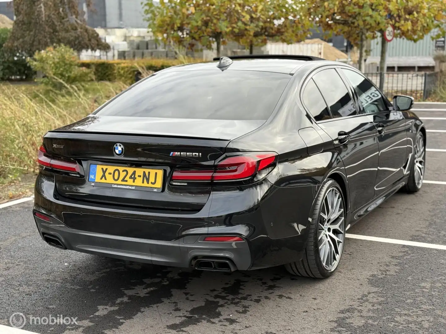 BMW M550 5-serie M550i xDrive High Executive PANO|360|LEDER Zwart - 2