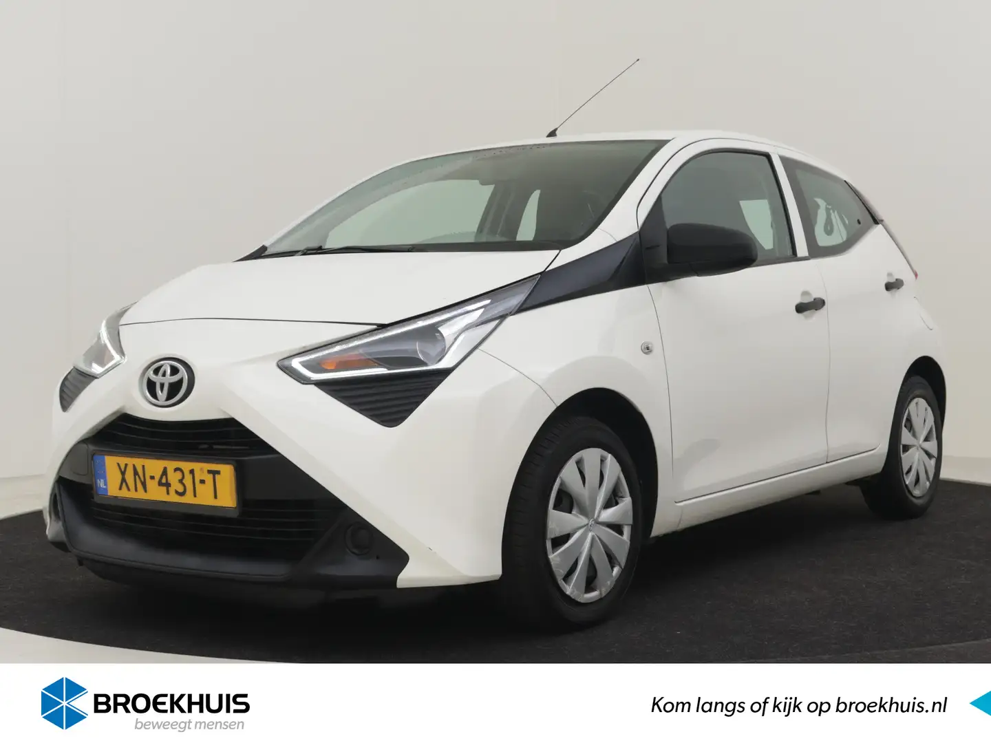 Toyota Aygo 1.0 VVT-i 73pk x-fun | 1ste eigenaar | Airco | LED Wit - 1