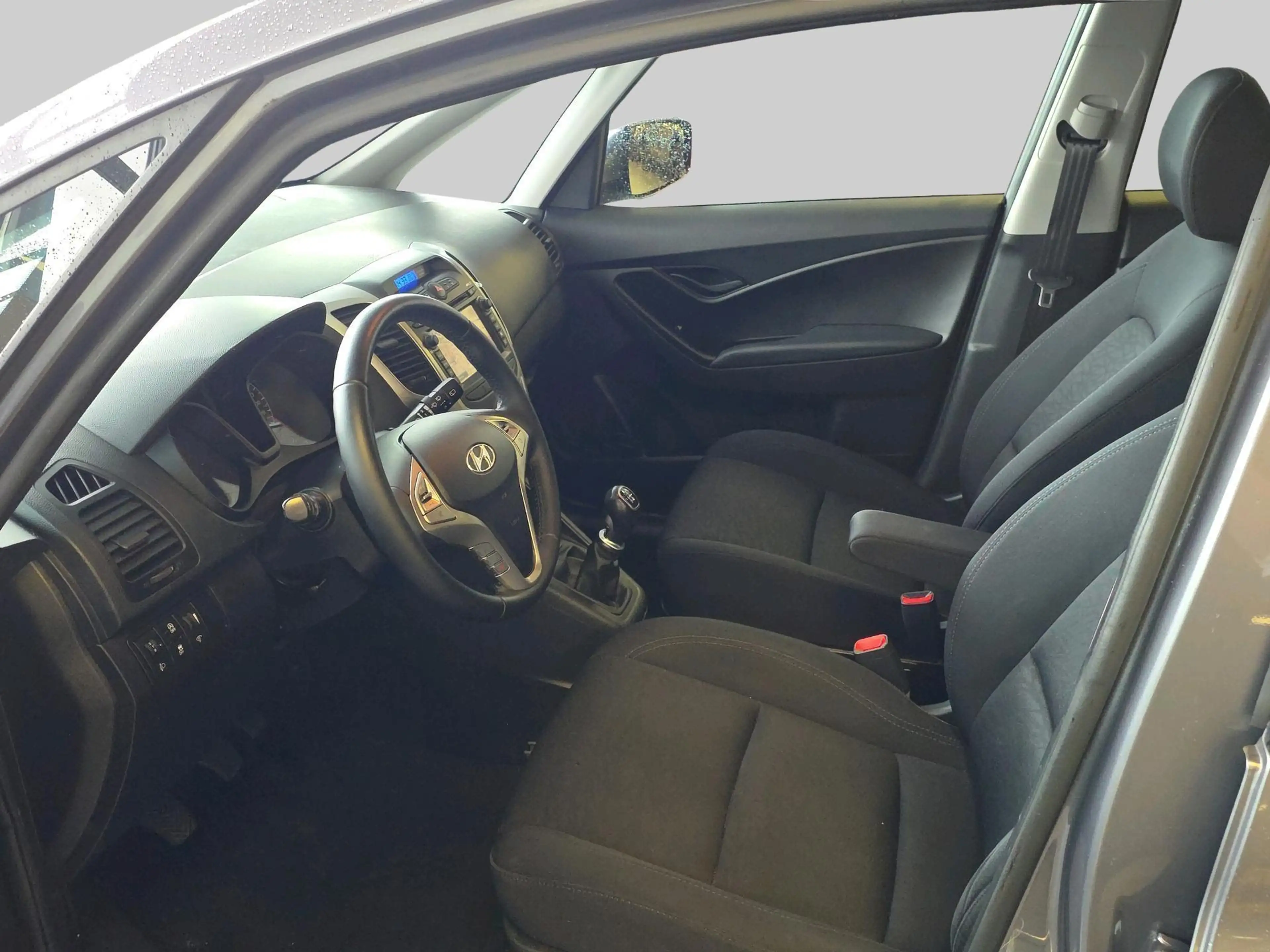 Hyundai iX20 1.4i Go! — photo 12