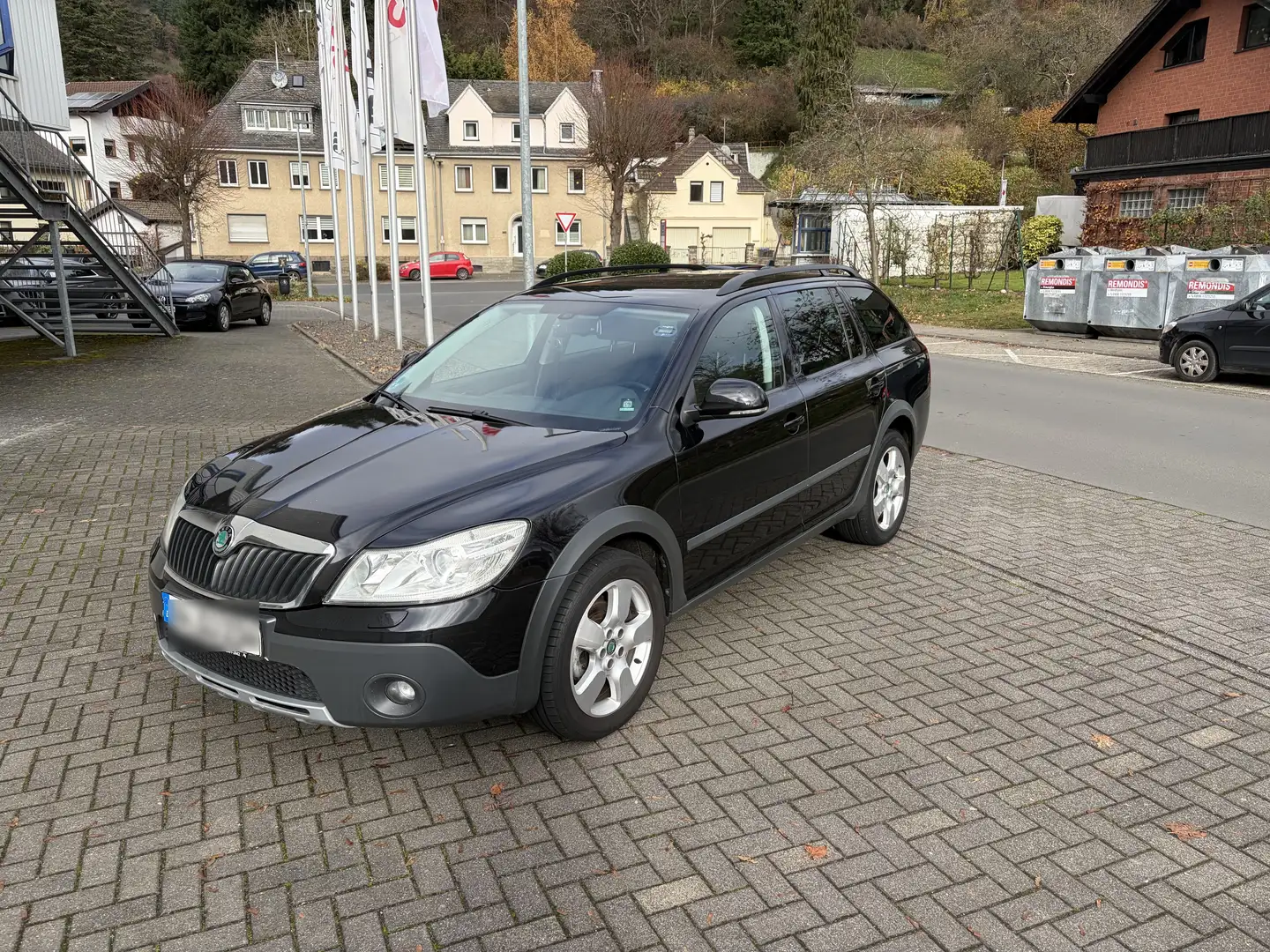 Skoda Octavia Octavia II Scout Diesel 2.0 TDI DPF 4x4 DSG Schwarz - 1