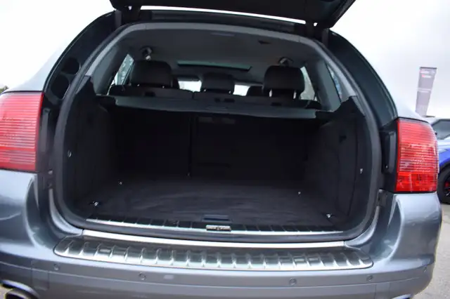 Porsche Cayenne view 9