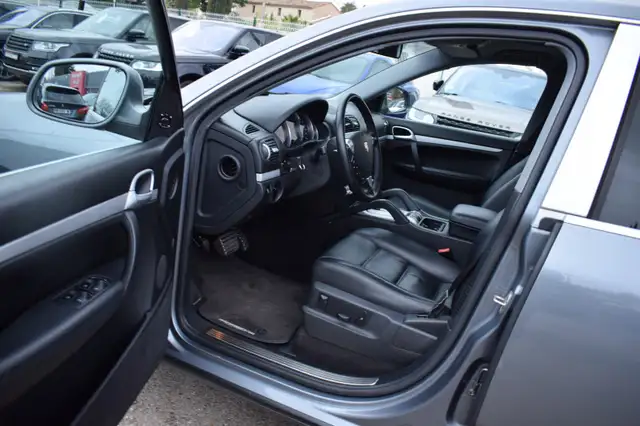 Porsche Cayenne view 6