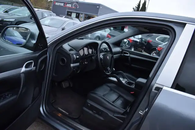 Porsche Cayenne view 14
