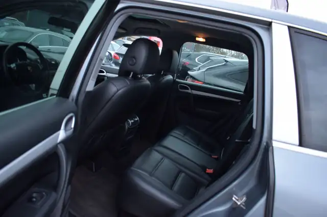 Porsche Cayenne view 7