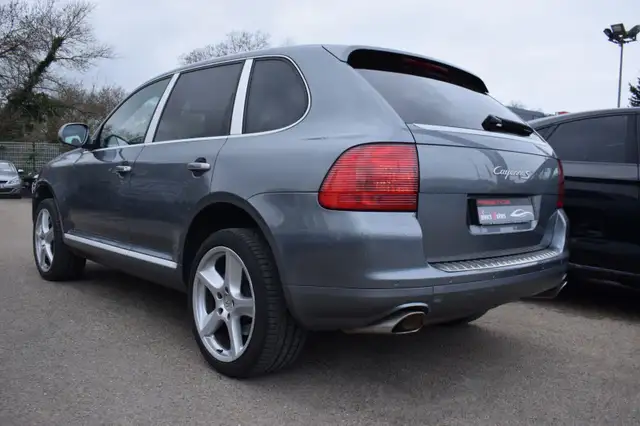 Porsche Cayenne view 11