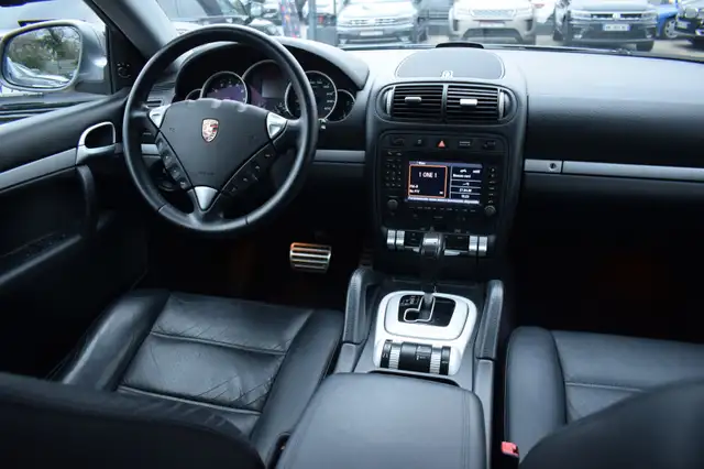Porsche Cayenne view 2