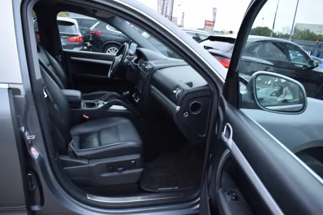 Porsche Cayenne view 4