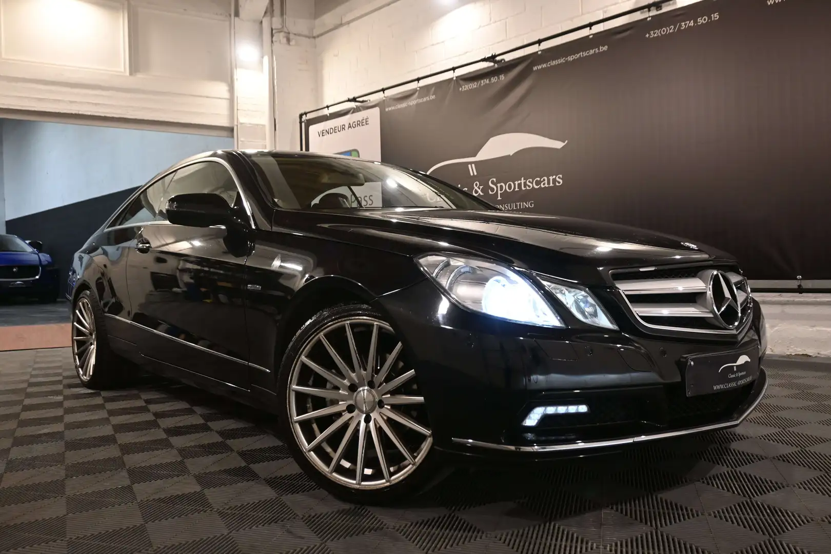 Mercedes-Benz E 250 Coupé CGI PACK SPORT AUTO / CUIR / XENON / NAVI Negru - 2