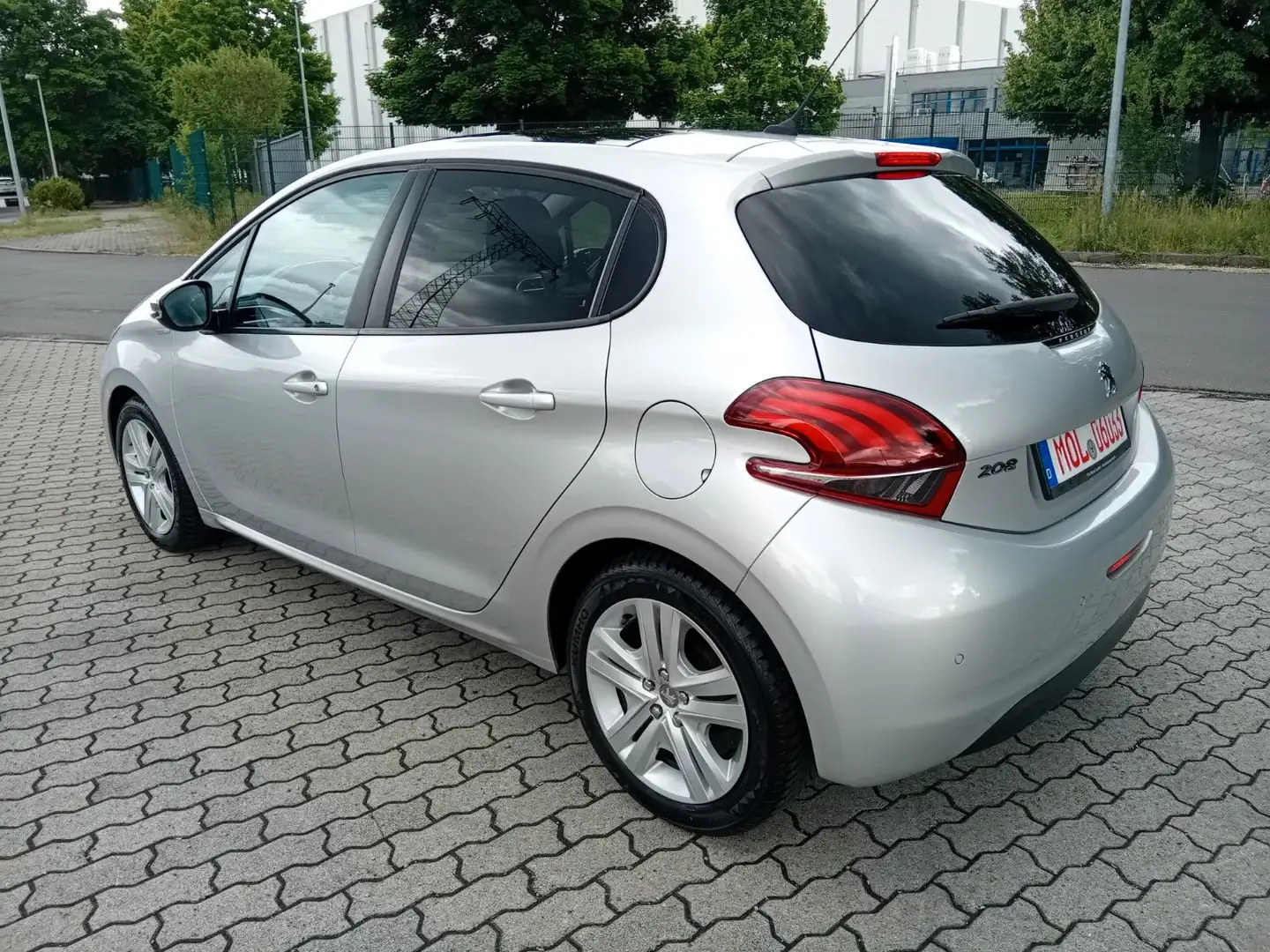 Peugeot 208 1.2i Allure * INSP+TÜV neu * Top Grigio - 2