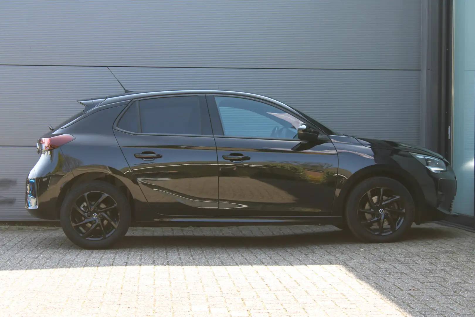 Opel Corsa 1.2 GS Line | Carplay | Camera | Keyless | Cruise Zwart - 2