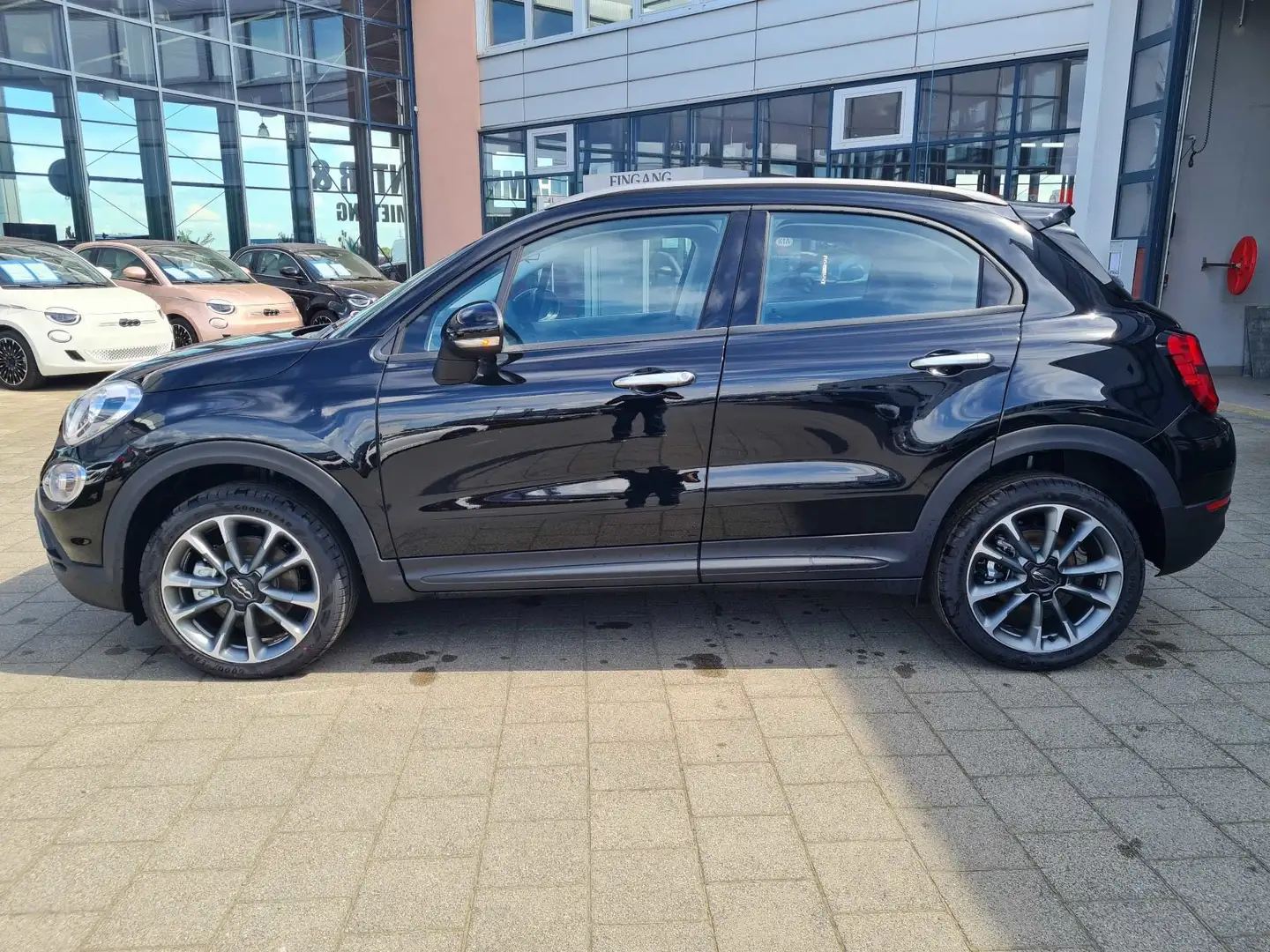 Fiat 500X CROSS HYBRID 1.5 GSE 96kW DCT+Keyless Schwarz - 2