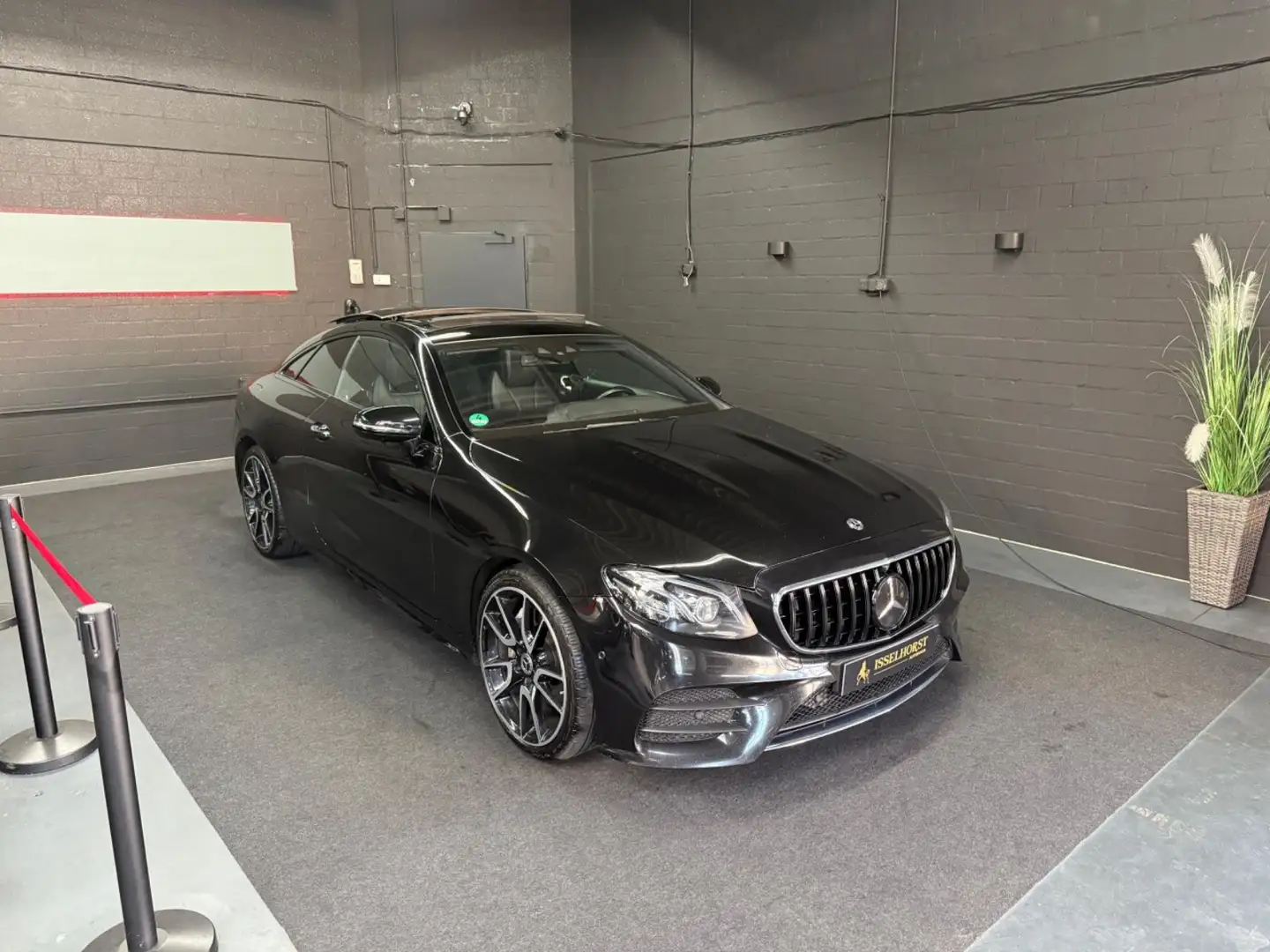Mercedes-Benz E 400 Mercedes E Coupe E 400 4Matic 53 AMG PANO Burmes Negru - 1