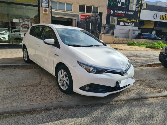 Toyota Auris hybrid 140H Active