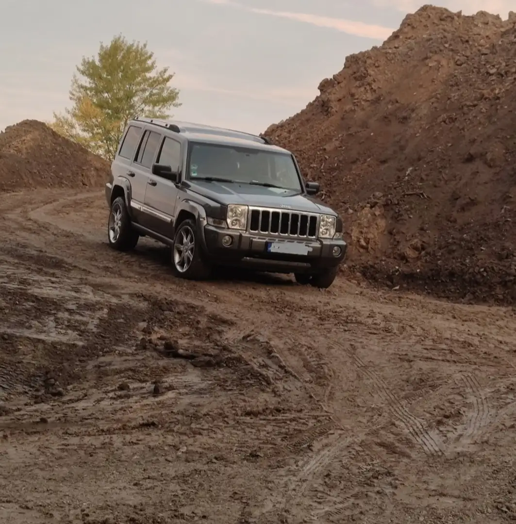 Jeep Commander 3.0 CRD DPF Automatik Limited Grau - 2