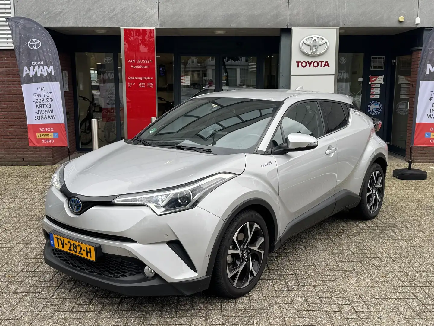 Toyota C-HR 1.8 Hybrid STYLE KEYLESS LED JBL-AUDIO STOELVERWAR Gris - 1