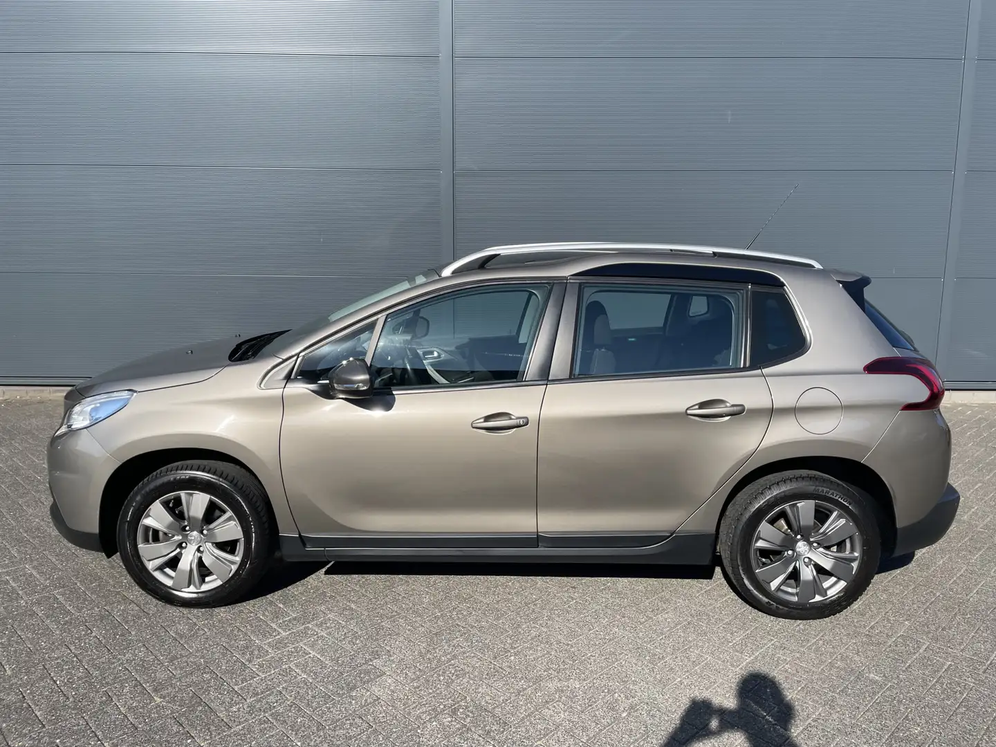 Peugeot 2008 110pk Allure (Panoramadak - Trekhaak - Apple Carpl Beige - 2