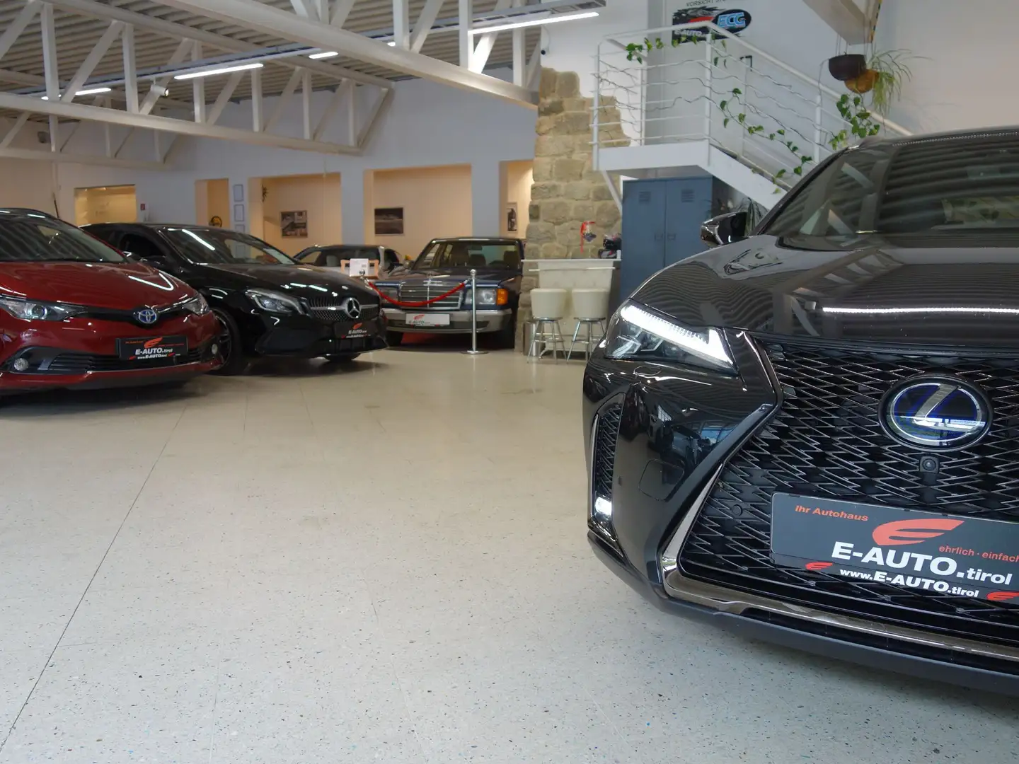 Lexus UX 250h 4x4 Hybrid Aut. *F-SPORT *ERSTBESITZ *WENIG KM *G Noir - 2