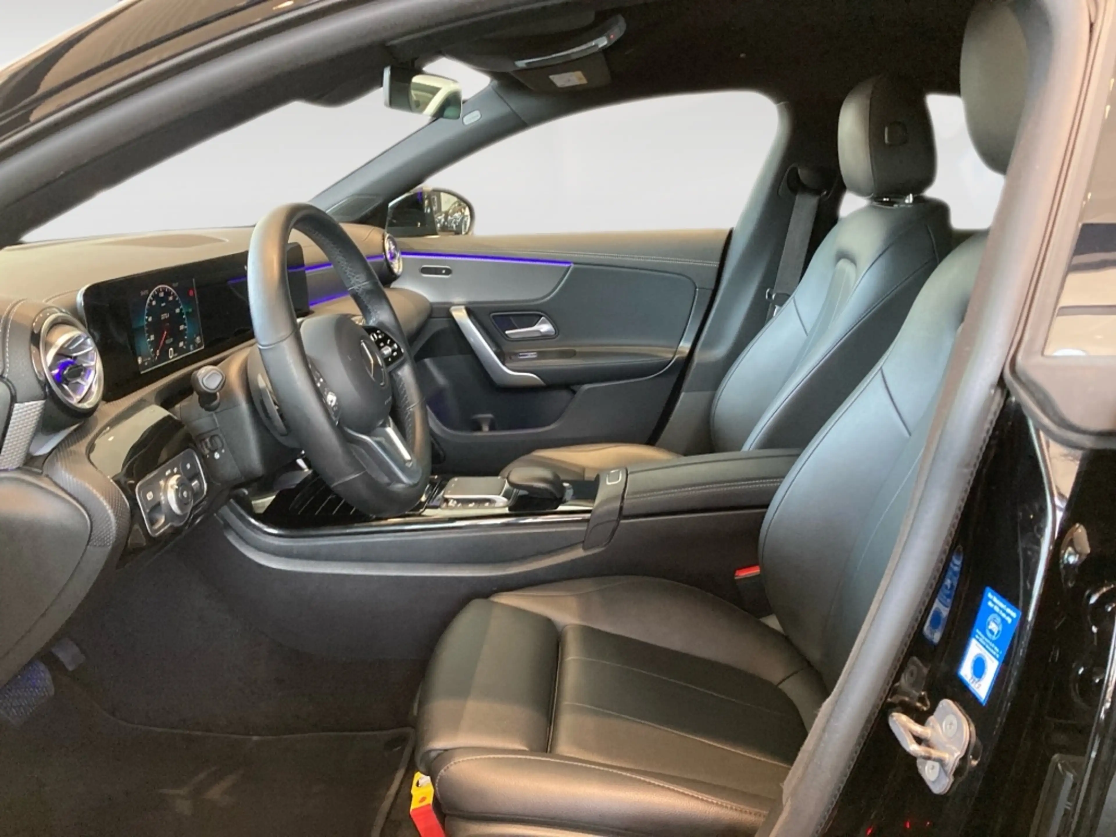 Mercedes-Benz CLA 220 d SB Progressive+Night+DISTRONIC+KEYLESS — photo 11