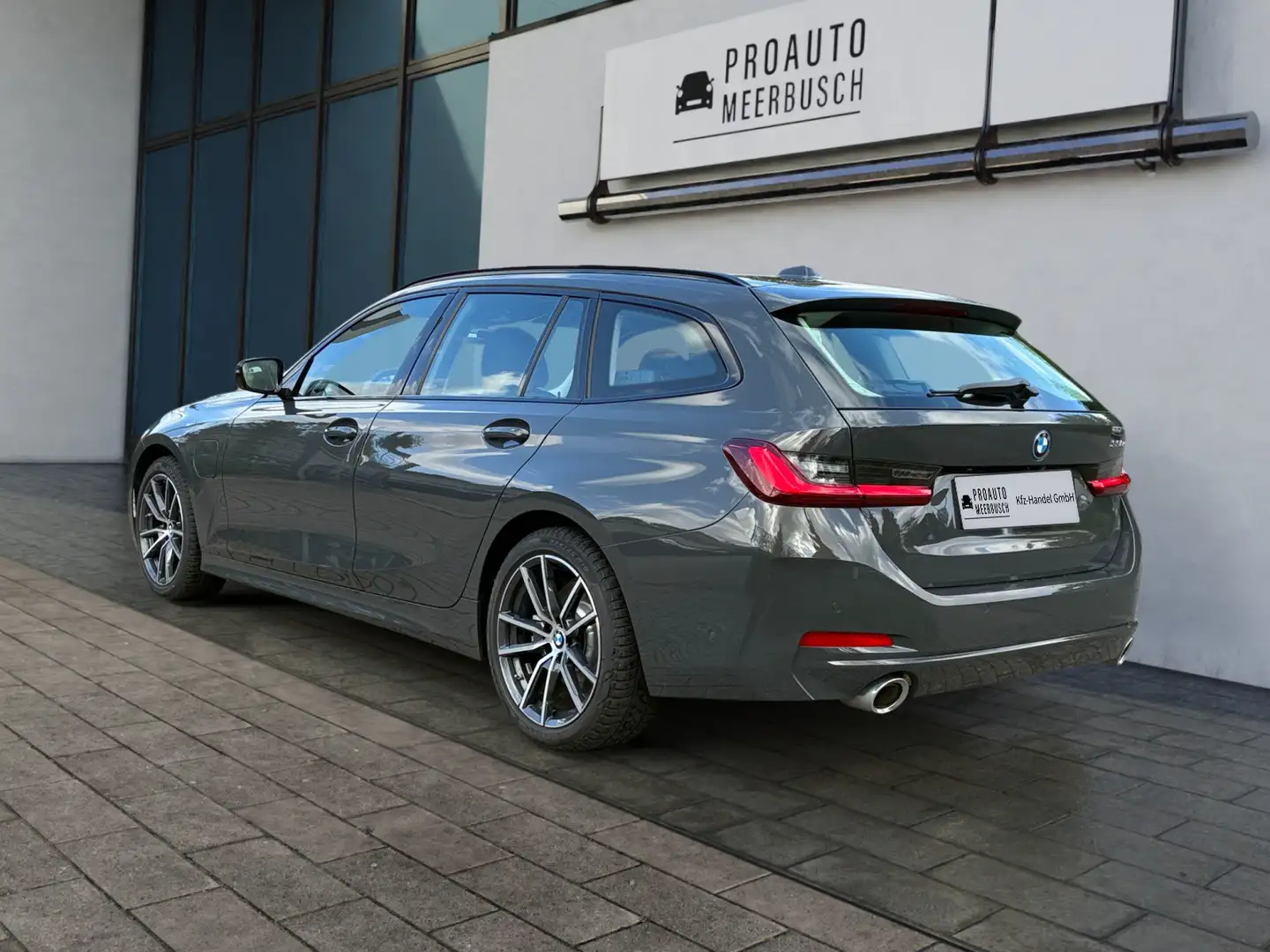 BMW 330 e MEMORY/ADAPTIVLED/HEADUP/KOMZUGNG/HIFI/18Z Grau - 2