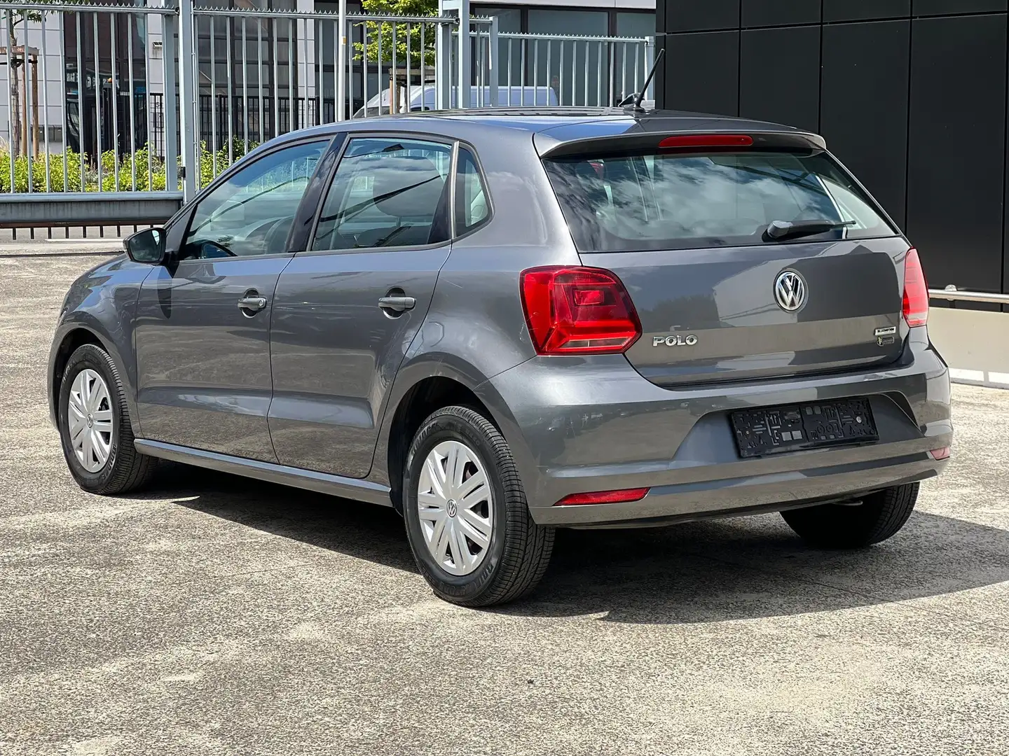 Volkswagen Polo ESSENCE - AIRCO - NAVI - CONTRÔLE TECHNIQUE OK Gris - 2