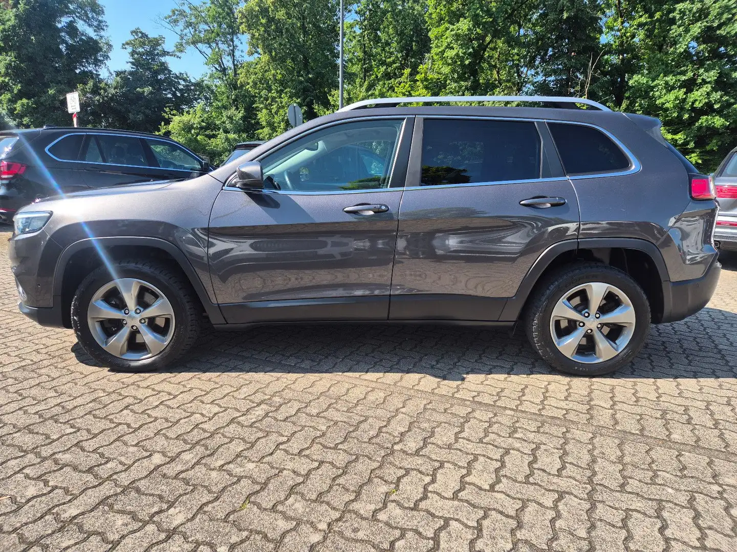 Jeep Cherokee Limited 4WD *Leder/Kamera/AHK/Navi* Grau - 2