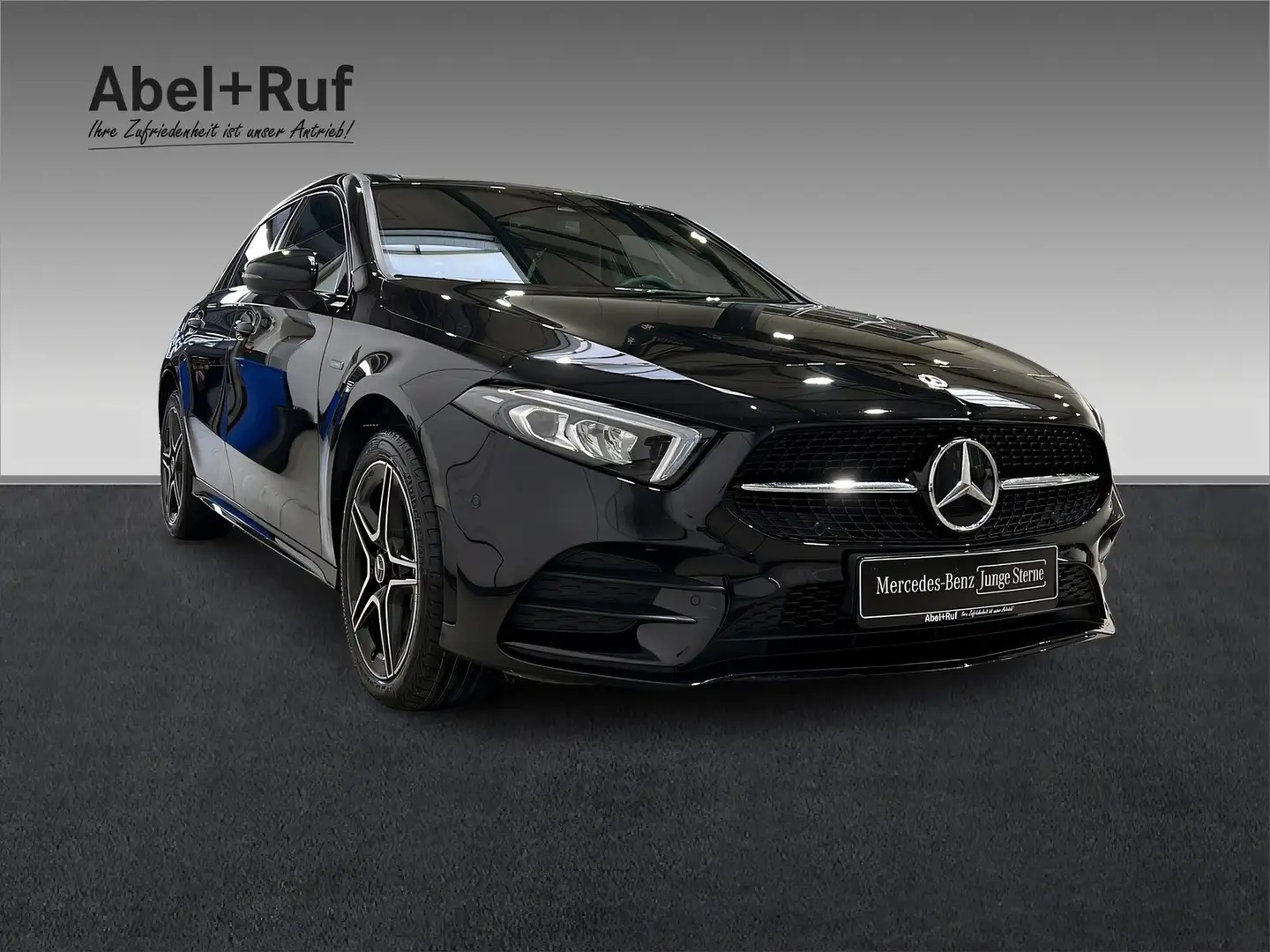 Mercedes-Benz A 250 e AMG+MBUX+LED+NIGHT+CarPlay+Kame+Ambi+18" crna - 2