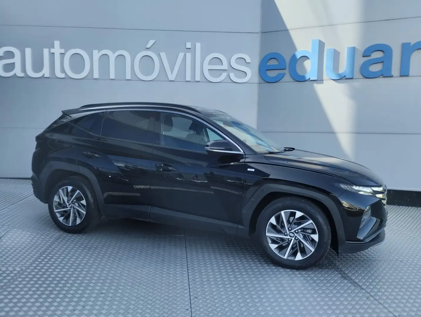 Hyundai TUCSON 1.6 CRDI 48V Style 4x4 DT Schwarz - 1