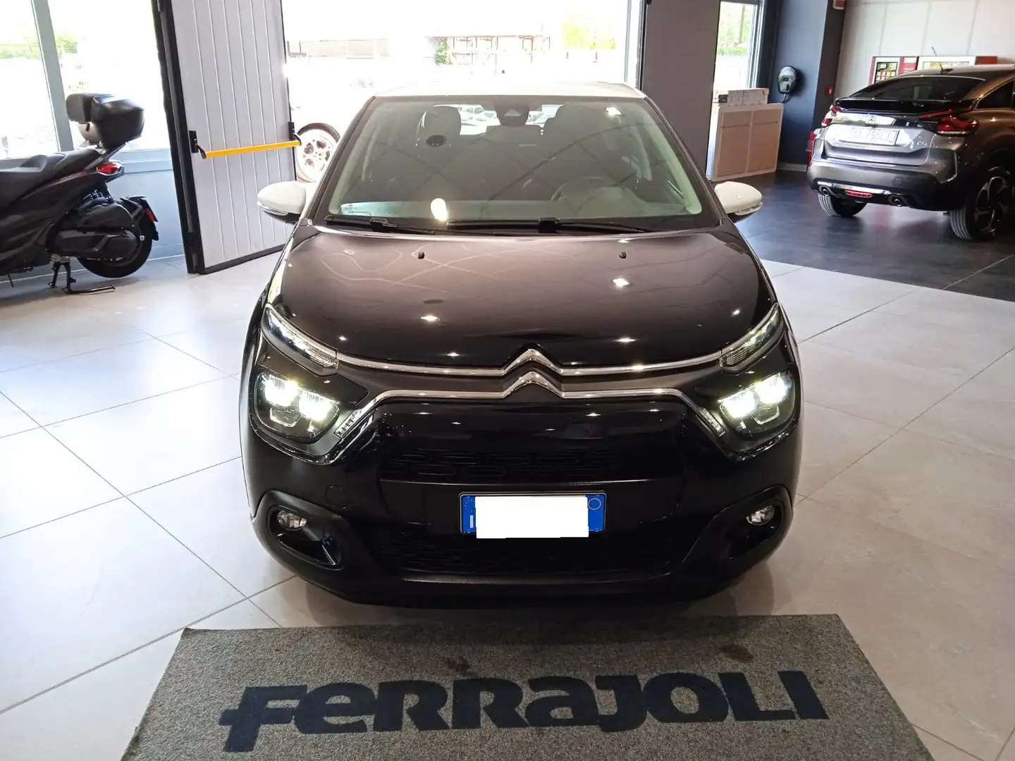 Citroen C3 C3 1.2 puretech Shine s&s EAT6 automatica Nero - 2