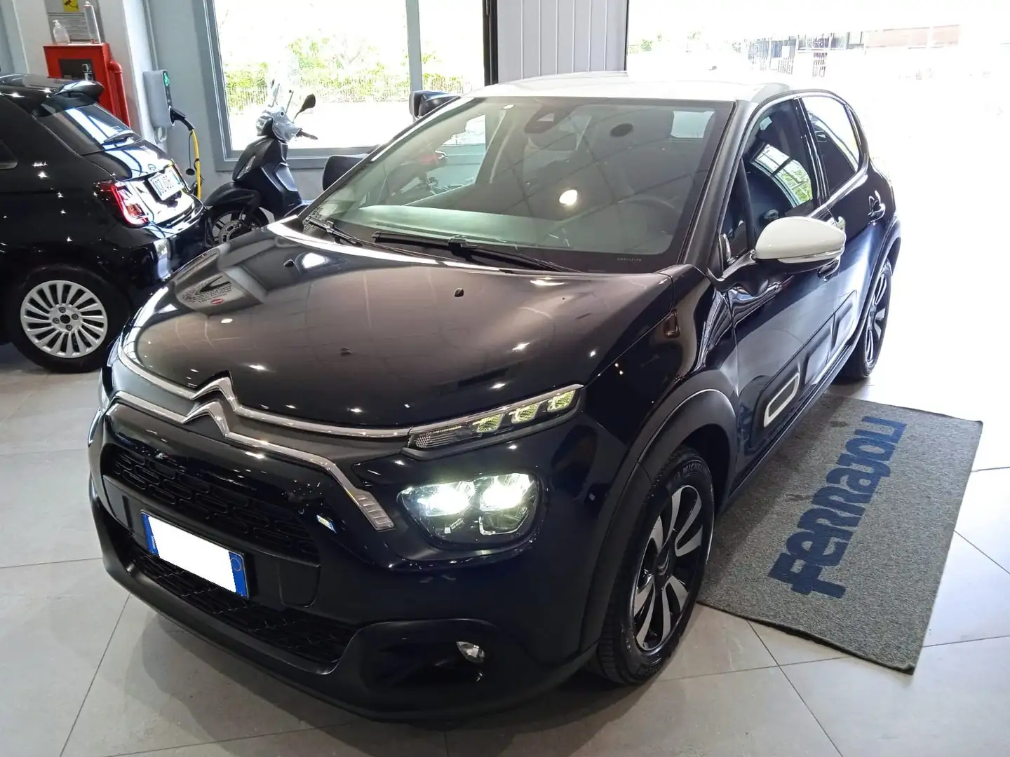Citroen C3 C3 1.2 puretech Shine s&s EAT6 automatica Nero - 1
