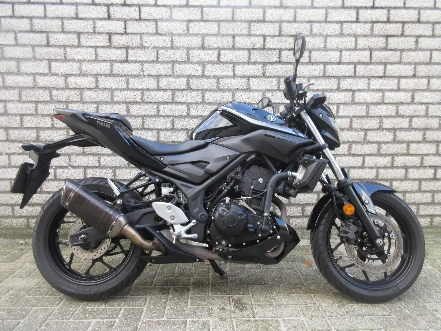 Yamaha MT-320 Zwart - 2