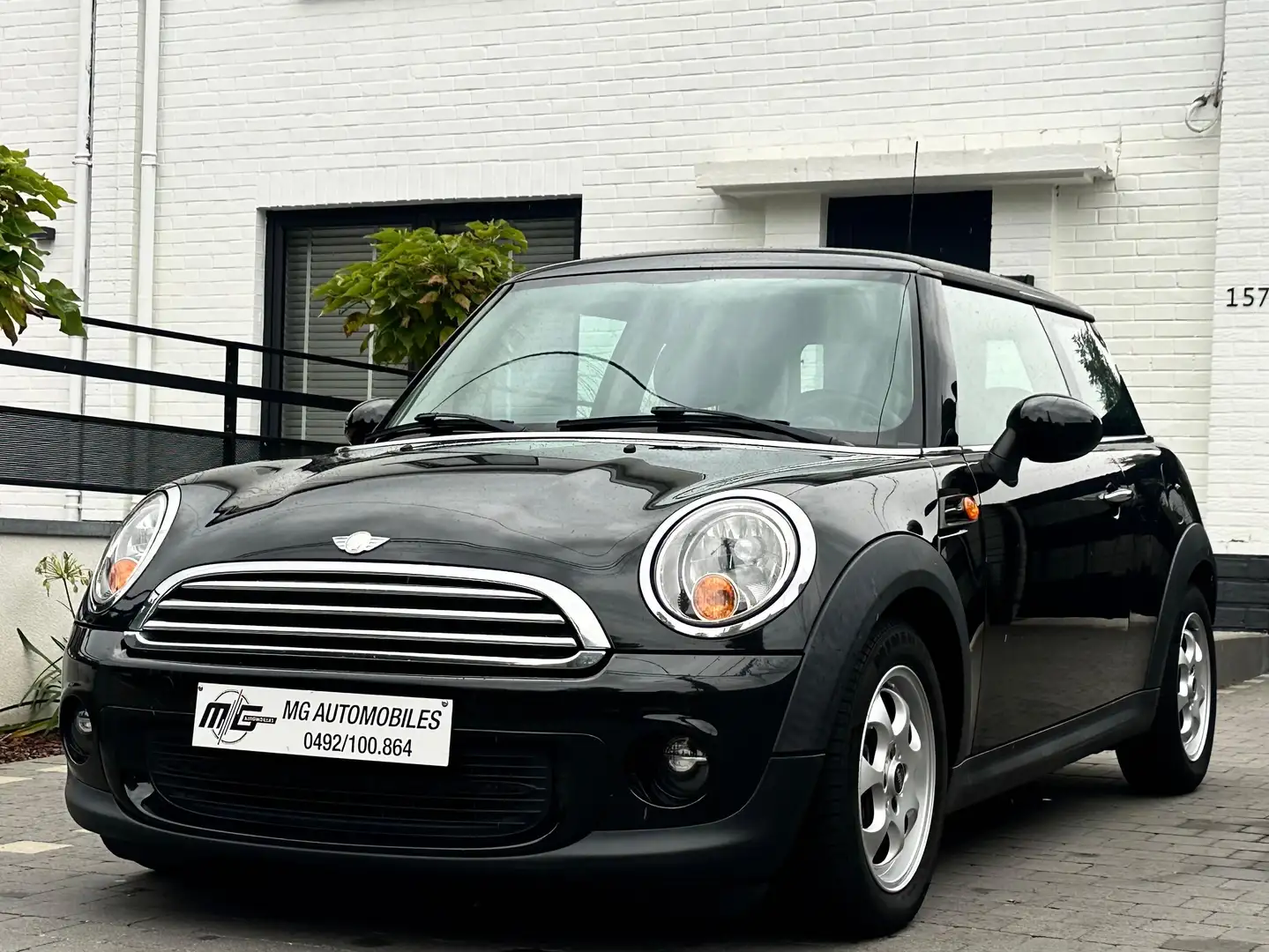 MINI Cooper D FACE LIFT - AIRCO - PEU DE KM -JANTES -START STOP Zwart - 2