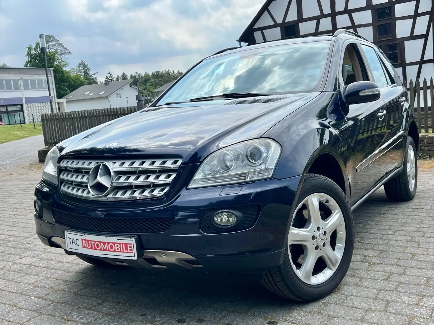 Mercedes-Benz ML 320 CDI 4Matic Sport Pkt OffRoad Xen AHK Leder Kék - 1