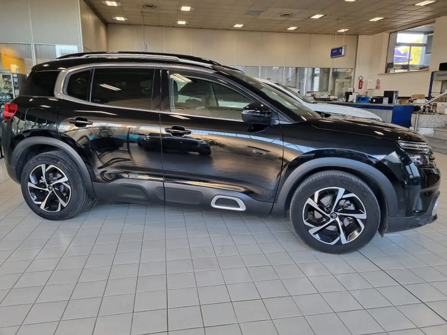 Citroen C5 Aircross 1.2 130cv BZ Shine + GPL READY Nero - 1
