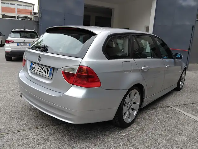BMW 320 320d Touring futura